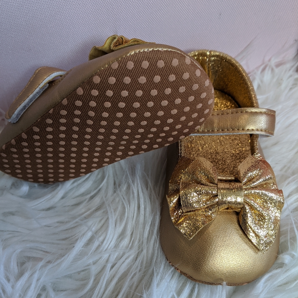 Princess gold bow shoes